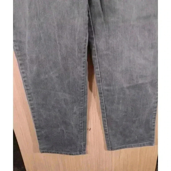 Gloria Vanderbilt (14) Amanda Jeans Gray Wash W/Stretch Straight Leg High Rise - Picture 3 of 6
